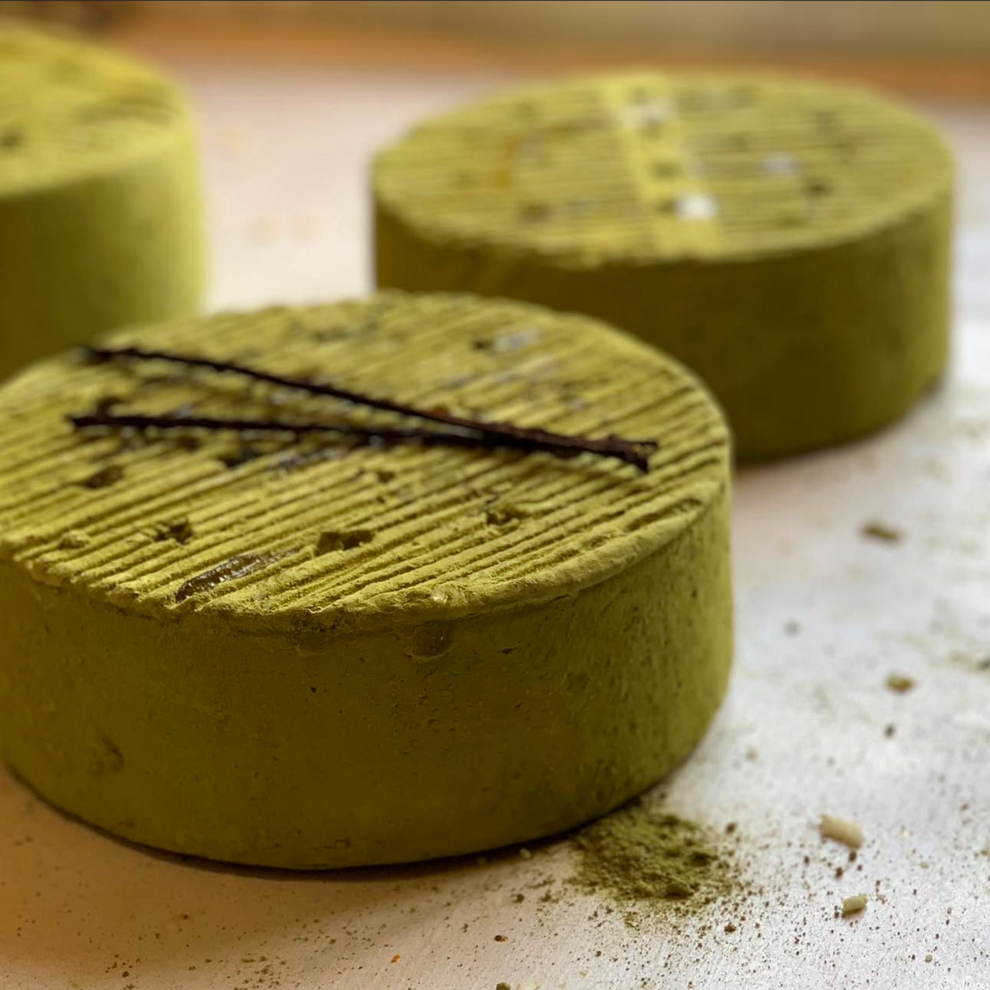 Formagella capra Gamba matcha e vaniglia